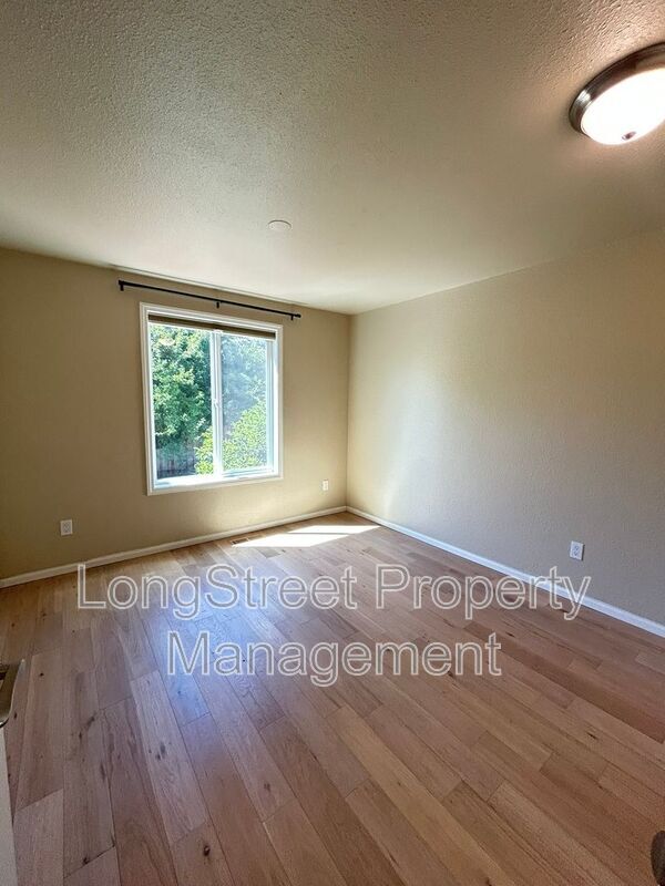Building Photo - 4181 NW Jasmine Pl