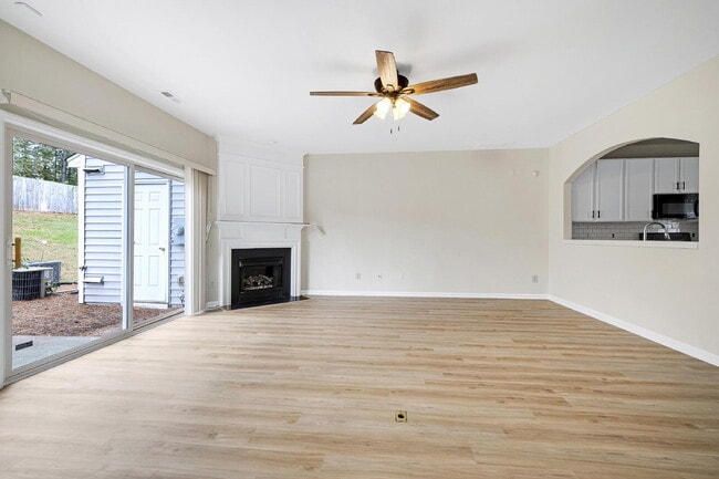 Building Photo - 812 Walnut Woods Dr