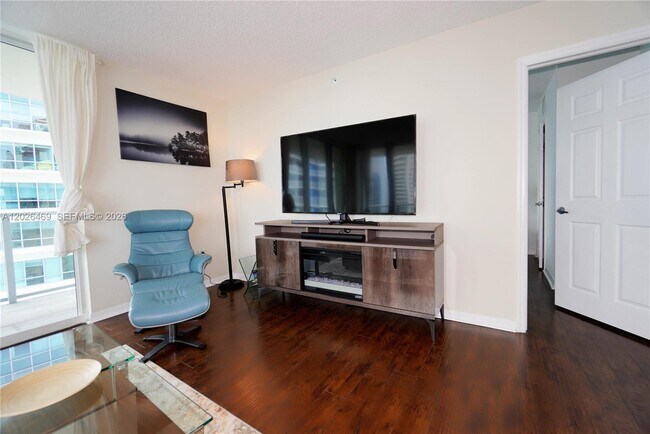 Building Photo - 1155 Brickell Bay Dr