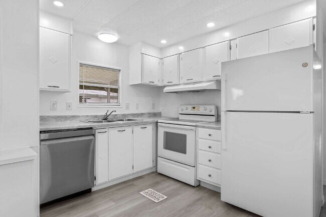Building Photo - Affordable 2BR/1BA in Orange Blossom section of The Villages