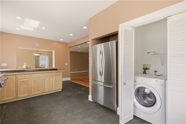 Building Photo - 24 Spring St