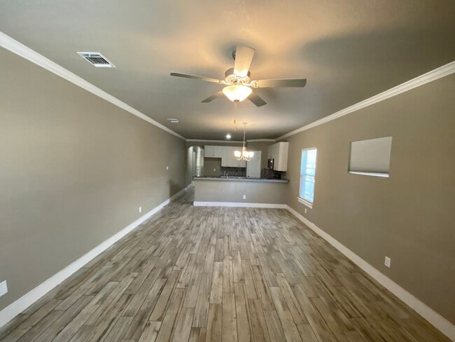 Building Photo - Located 1 Mile from IH 35/ No Carpet / Tons of Upgrades /  Turf Grass in Front Yard / Fenced in B...