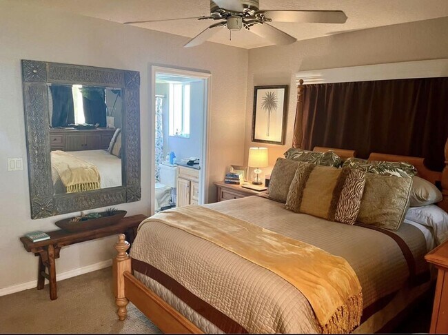 Building Photo - Luxury living with an Intracoastal view and direct access to dock, marina and lift