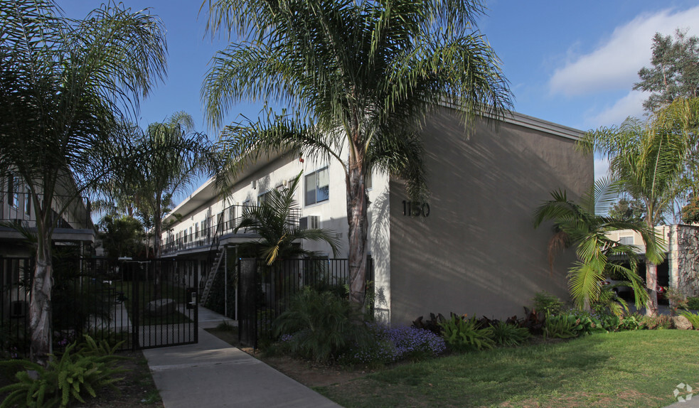 Building Photo - Bowles Apts