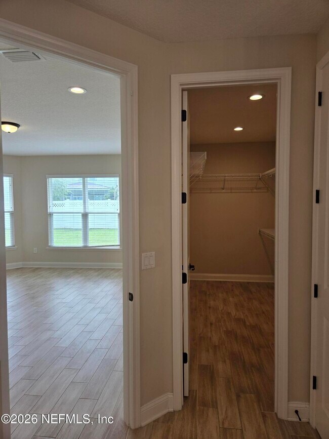 Building Photo - 835 Silver Pine Dr