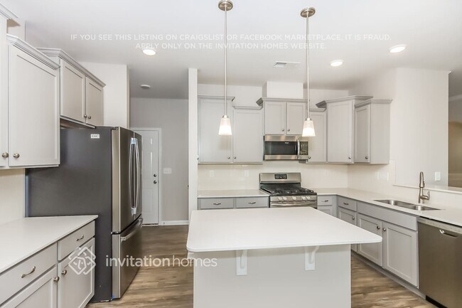 Building Photo - 145 Falls Cove Dr