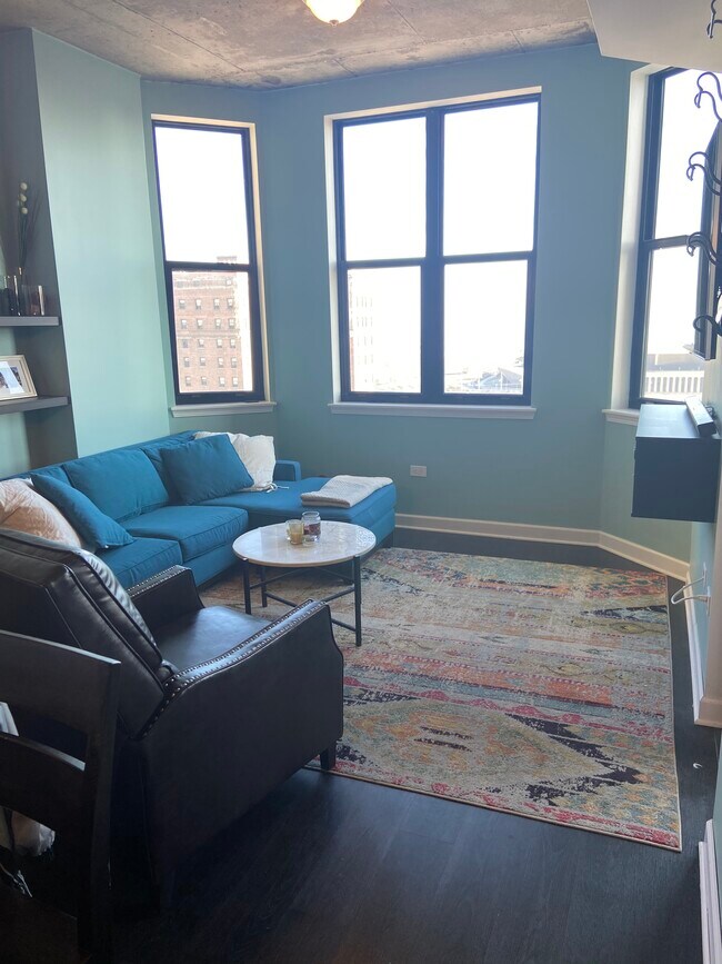 Building Photo - 1464 S MICHIGAN Ave