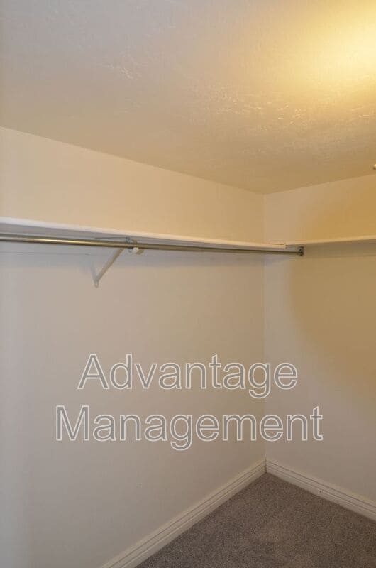 Building Photo - 4044 S Lake Vista Dr