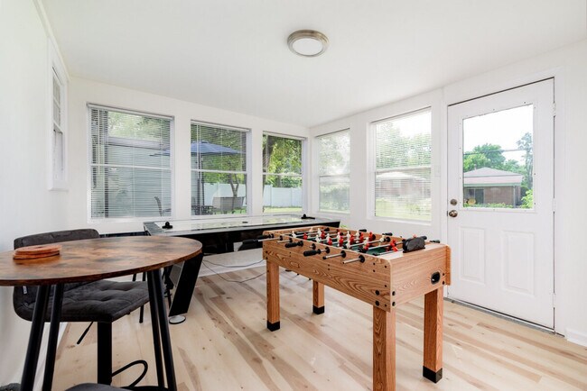 Building Photo - 4421 Picajune Ave