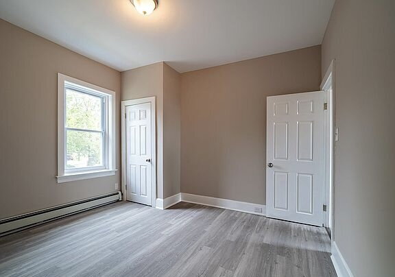 Building Photo - "Charming 3-Bedroom Haven with Elegant Gra...