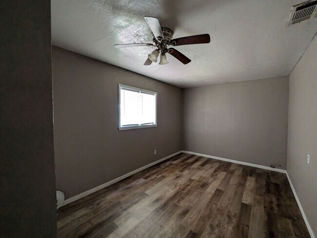 Building Photo - 12843-12849 Hamshire Rd