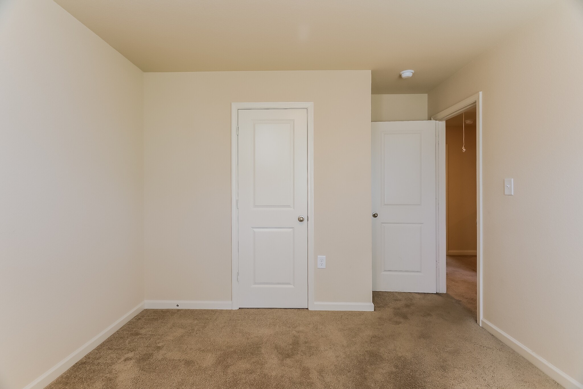 Building Photo - 275 Smith Glen Dr