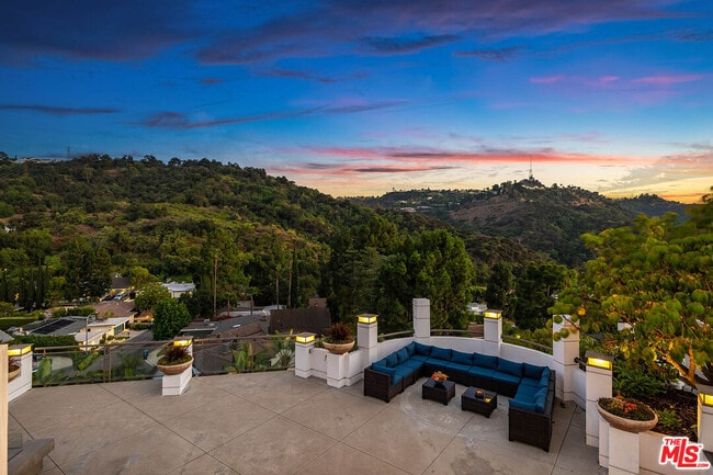 Building Photo - 11470 Dona Evita Dr