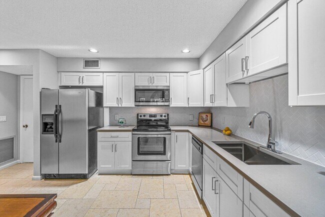 Building Photo - 5540 Coach House Cir