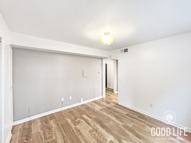 Building Photo - Charming 1 Bed / 1 Bath Condo in the Heart of University Heights