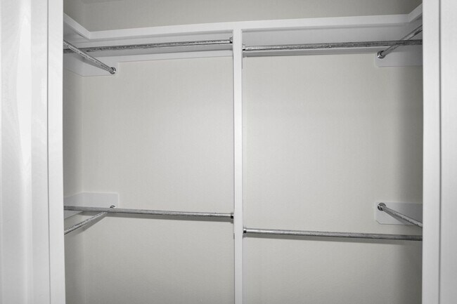 Building Photo - 7624 Woodford Ave