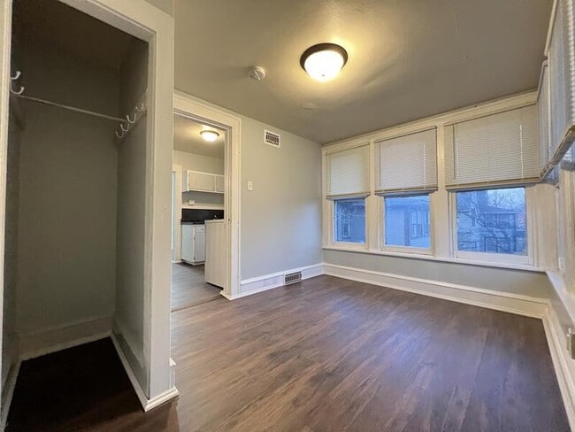 Building Photo - 1503 2nd Ave SE