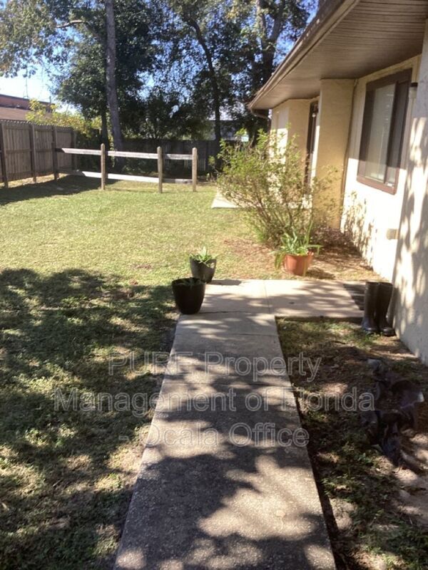 Building Photo - 3650 NE 41st St