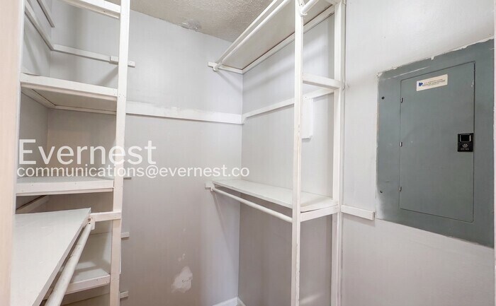 Building Photo - 4508 S Berrypick Ln