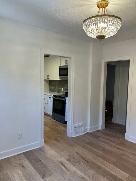 Building Photo - 2425 Van Buren Ave