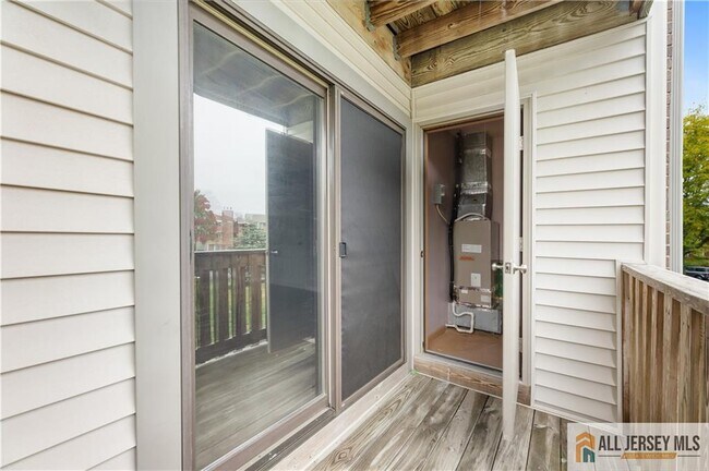 Building Photo - 2415 Ravens Crest Dr
