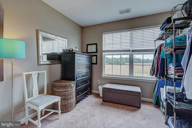 Building Photo - 476 N Palace Dr