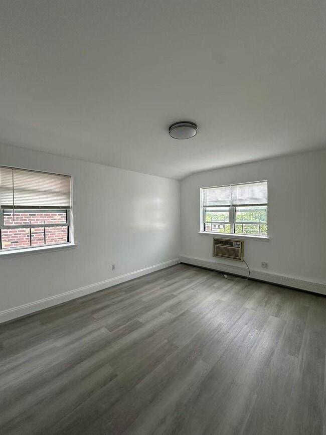 Building Photo - 66-15 52nd Ave