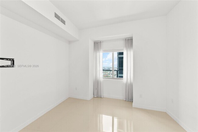 Building Photo - 1100 Biscayne Blvd