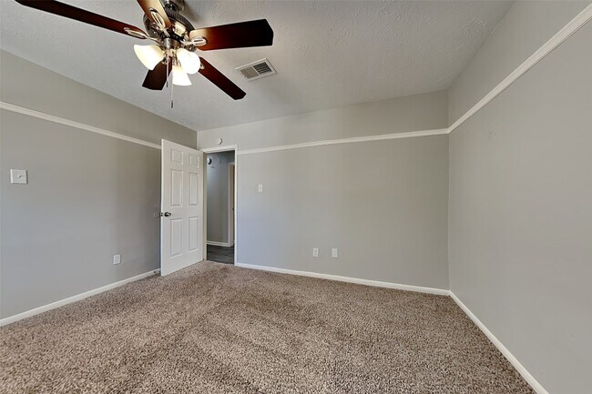 Building Photo - 1810 Telkwa Dr