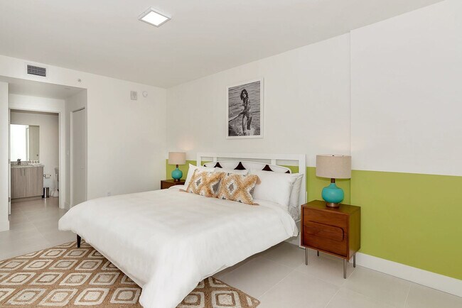 Building Photo - 1710 SW 27th Ave