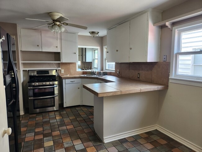 Building Photo - 3221 Lawnview St