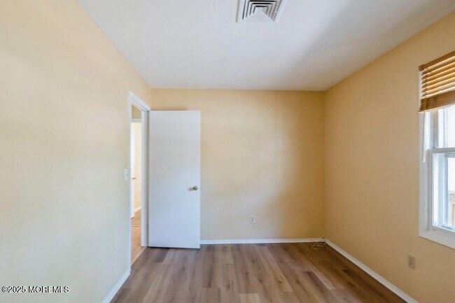 Building Photo - 931 Cypress Ave