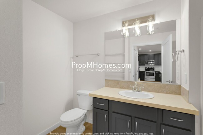 Building Photo - Luxury One-Bedroom Condo in Downtown Gresh...