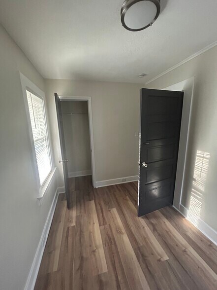 Building Photo - 1603 Manette Pl