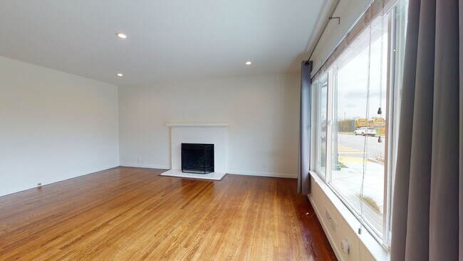 Building Photo - Spacious remodeled 2-bedroom duplex, washe...