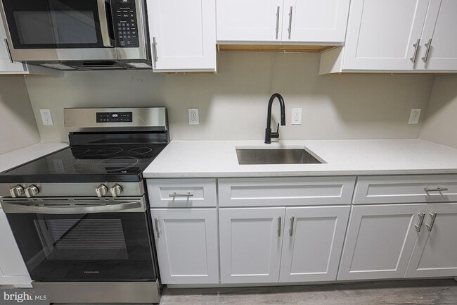 Building Photo - 2819 Presbury St