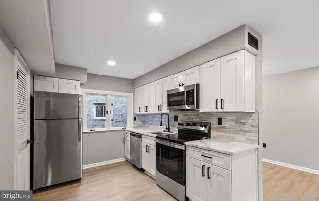 Building Photo - 1527 N Colonial Terrace