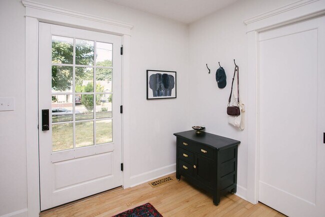 Building Photo - One of a kind house with on-site laundry, ...