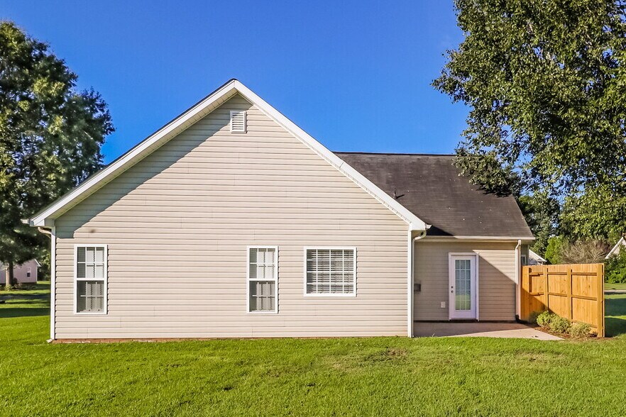 Building Photo - 1018 Cranston Crossing Pl