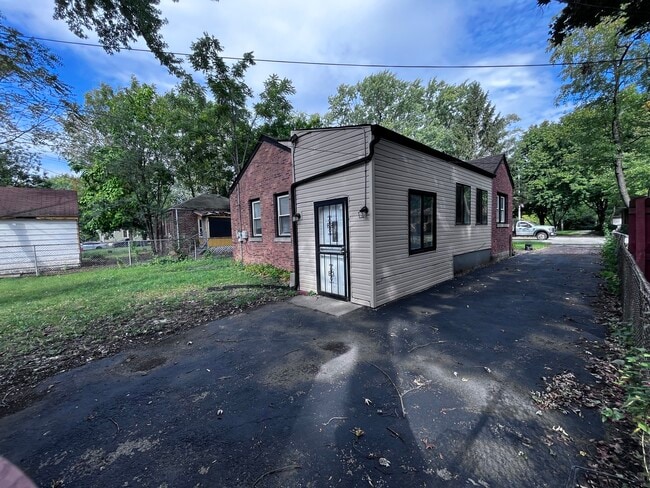 Building Photo - 2131 170th St