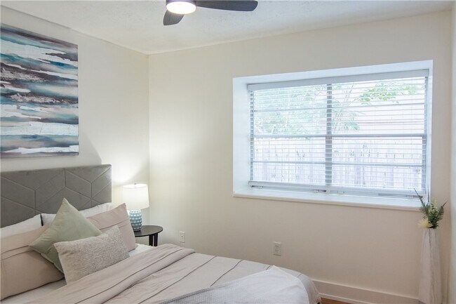 Building Photo - 3213 Heatherwood Dr