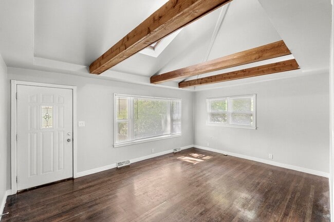 Building Photo - 3 Bedroom Home Available NOW