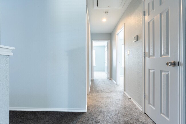 Building Photo - 6918 Crestway Dr