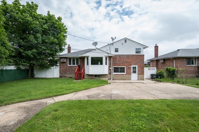 Building Photo - 69 Gate Ln