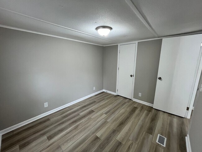 Building Photo - Colony Oaks Homes