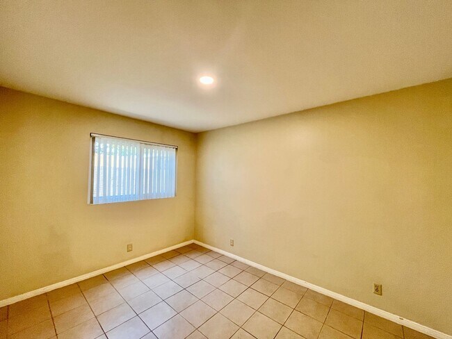 Building Photo - Downstairs North Park Apartment with Parking & Onsite Laundry!
