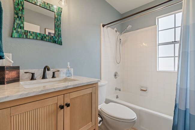 Building Photo - Fully Remodeled East Side Townhome – Furnished & Move-In Ready!