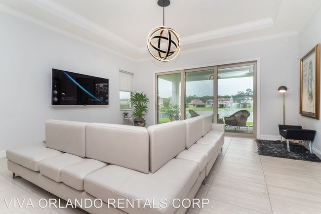 Building Photo - 10793 Royal Cypress Way