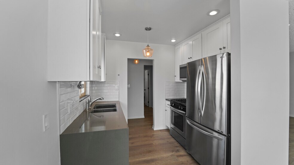 Building Photo - 225 Marine Ave
