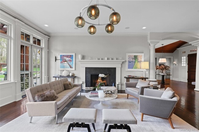 Building Photo - 10 Upland Rd N